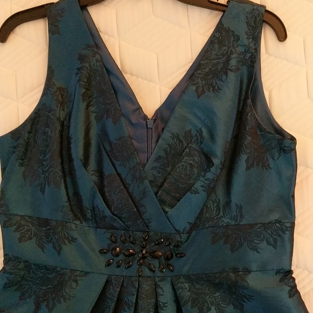 Floral Jacquard Dress - Picture 2 of 5